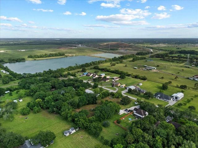 10852 Derrick Drive, Santa Fe, TX 77510