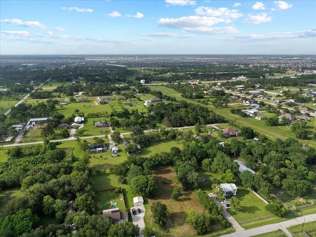 10852 Derrick Drive, Santa Fe, TX 77510