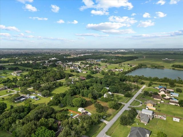 10852 Derrick Drive, Santa Fe, TX 77510