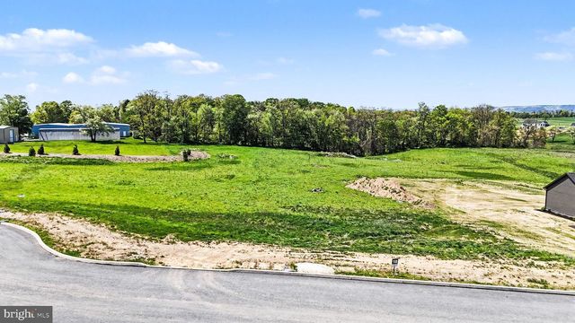 104 CALIA CIR, Hummelstown, PA 17036
