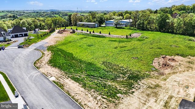 104 CALIA CIR, Hummelstown, PA 17036