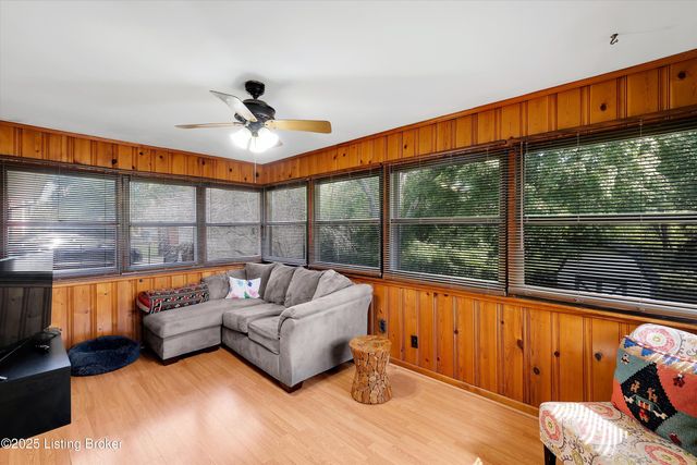 3131 Marlin Rd, Houston Acres, KY 40220