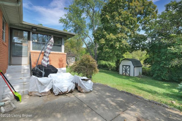 3131 Marlin Rd, Houston Acres, KY 40220