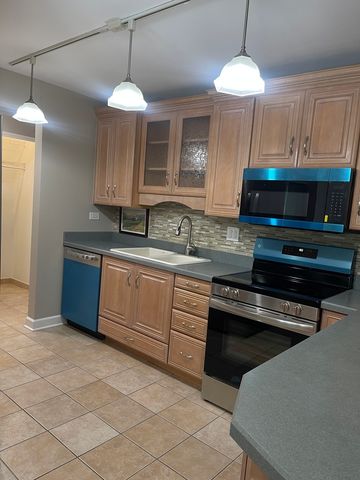 1405 E Central Road 201A, Arlington Heights, IL 60005