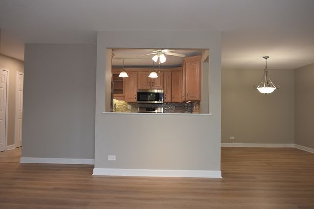 1405 E Central Road 201A, Arlington Heights, IL 60005