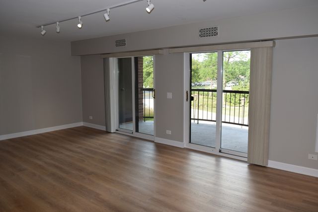 1405 E Central Road 201A, Arlington Heights, IL 60005