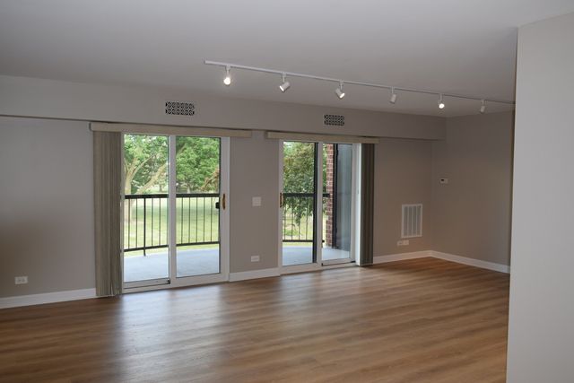 1405 E Central Road 201A, Arlington Heights, IL 60005