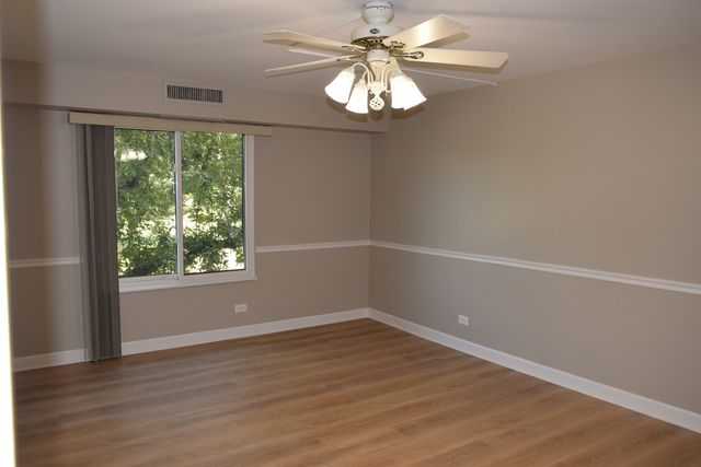 1405 E Central Road 201A, Arlington Heights, IL 60005