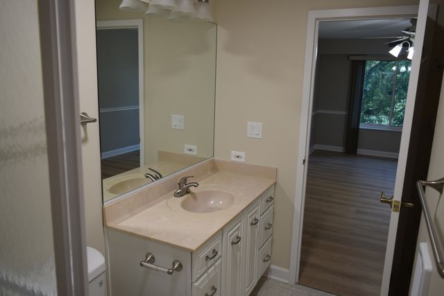 1405 E Central Road 201A, Arlington Heights, IL 60005
