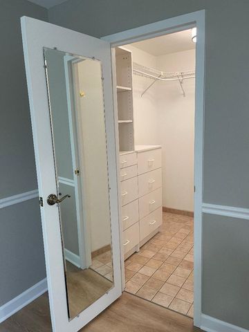 1405 E Central Road 201A, Arlington Heights, IL 60005
