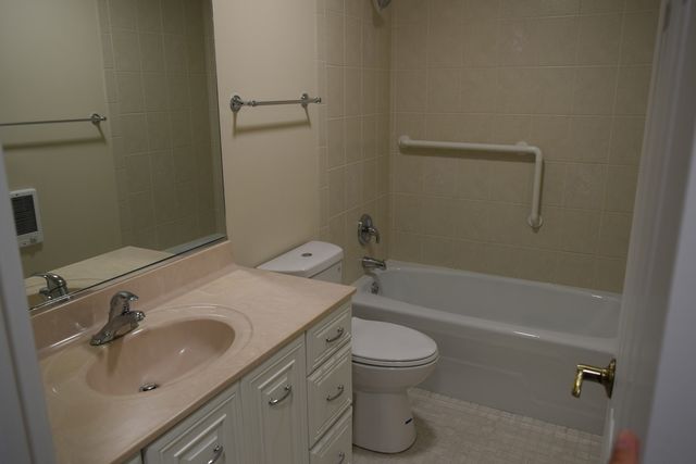 1405 E Central Road 201A, Arlington Heights, IL 60005