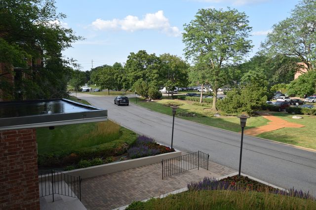 1405 E Central Road 201A, Arlington Heights, IL 60005
