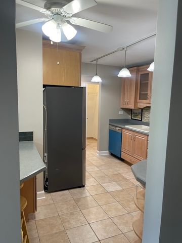 1405 E Central Road 201A, Arlington Heights, IL 60005
