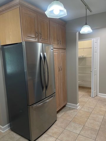 1405 E Central Road 201A, Arlington Heights, IL 60005