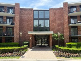 1405 E Central Road 201A, Arlington Heights, IL 60005