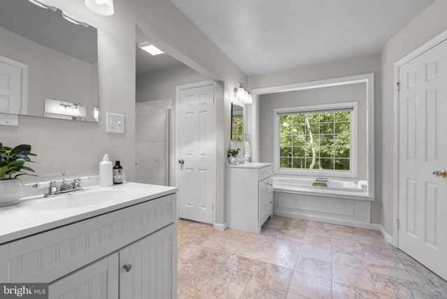 21717 GLENDALOUGH RD, Gaithersburg, MD 20882