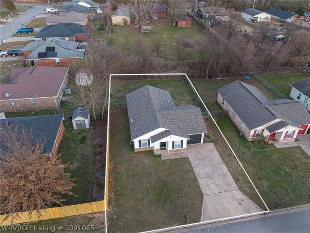 821 S 39th Street, Van Buren, AR 72956