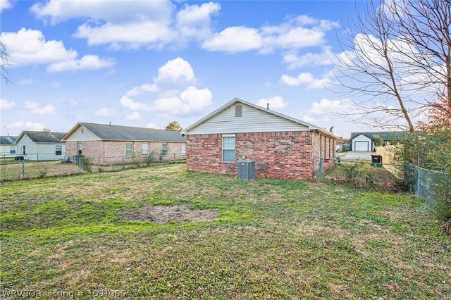 821 S 39th Street, Van Buren, AR 72956