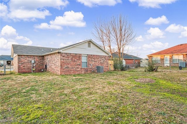 821 S 39th Street, Van Buren, AR 72956