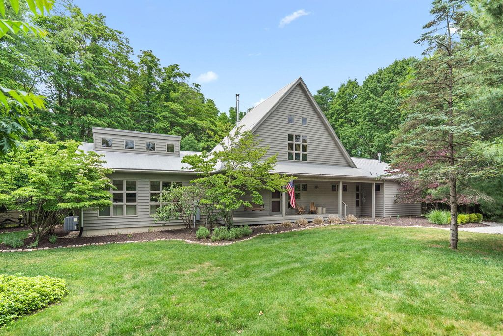 13670 Cottonwood Lane, Chikaming Twp, MI 49115