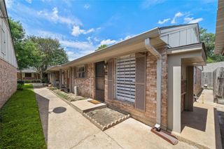 1106 W Tri Oaks Lane 134, Houston, TX 77043