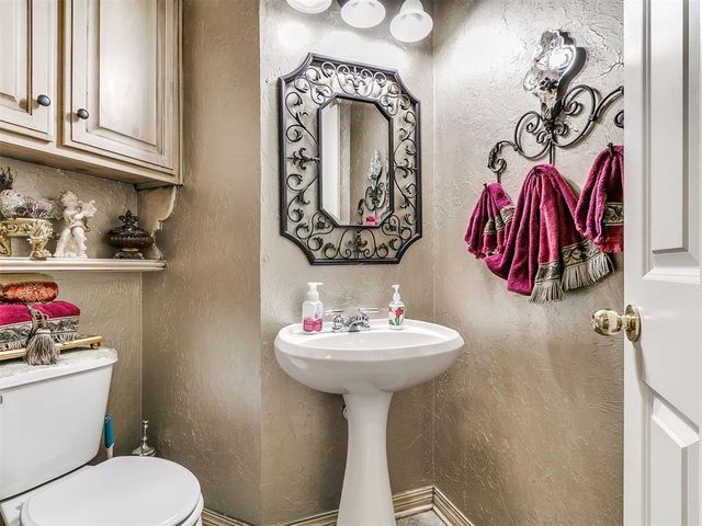 305 Hamptonridge Road, Edmond, OK 73034