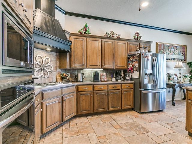 305 Hamptonridge Road, Edmond, OK 73034