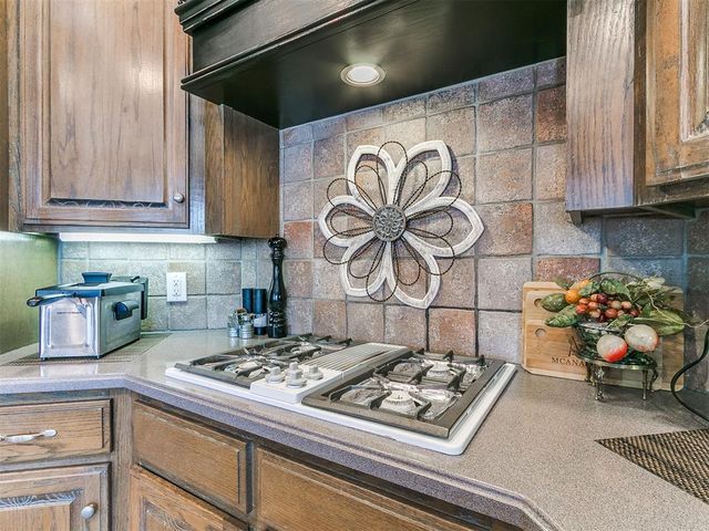 305 Hamptonridge Road, Edmond, OK 73034