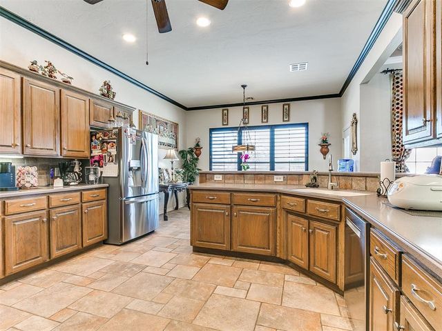 305 Hamptonridge Road, Edmond, OK 73034