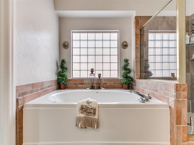 305 Hamptonridge Road, Edmond, OK 73034