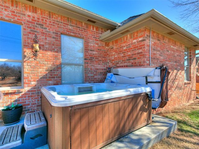 305 Hamptonridge Road, Edmond, OK 73034