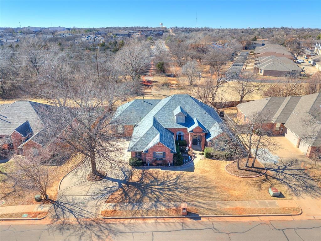 305 Hamptonridge Road, Edmond, OK 73034