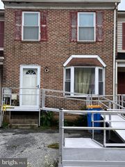 12 HEATHER LN, New Castle, DE 19720