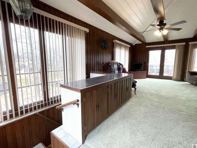 98 S Lakeshore Dr, Cadiz, KY 42211