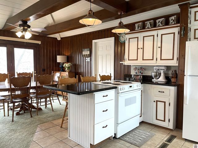 98 S Lakeshore Dr, Cadiz, KY 42211