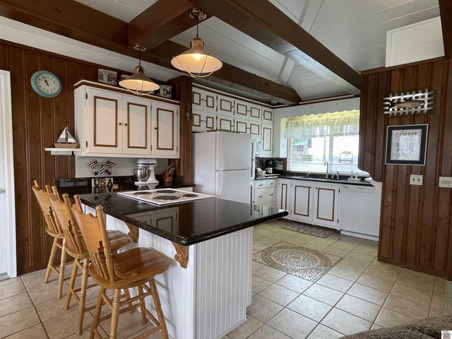 98 S Lakeshore Dr, Cadiz, KY 42211