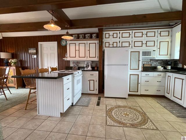 98 S Lakeshore Dr, Cadiz, KY 42211