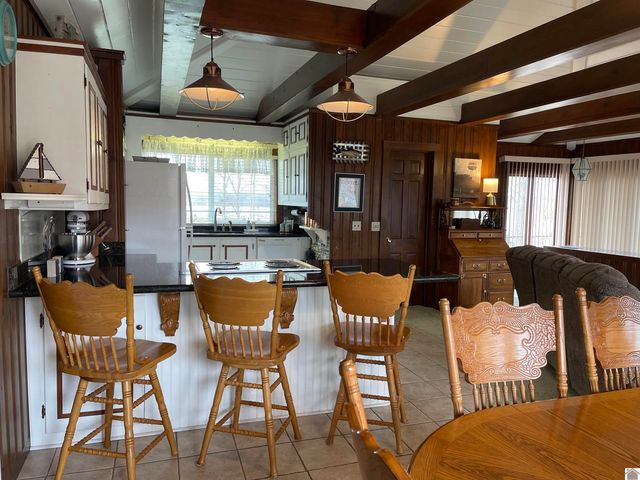 98 S Lakeshore Dr, Cadiz, KY 42211