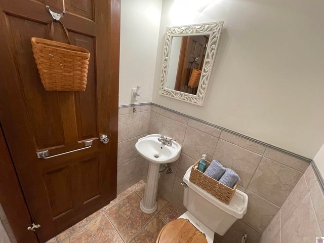 98 S Lakeshore Dr, Cadiz, KY 42211