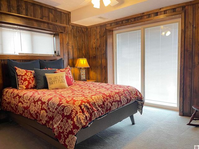 98 S Lakeshore Dr, Cadiz, KY 42211