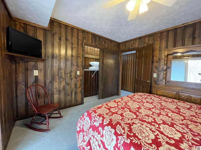 98 S Lakeshore Dr, Cadiz, KY 42211