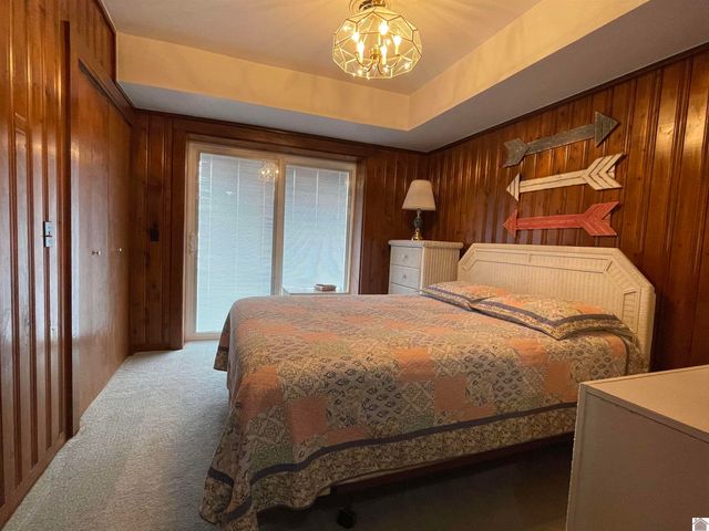 98 S Lakeshore Dr, Cadiz, KY 42211