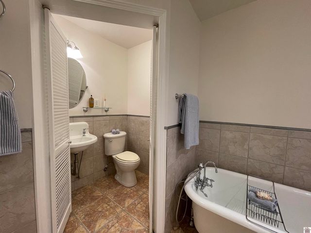 98 S Lakeshore Dr, Cadiz, KY 42211