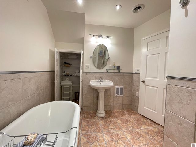 98 S Lakeshore Dr, Cadiz, KY 42211