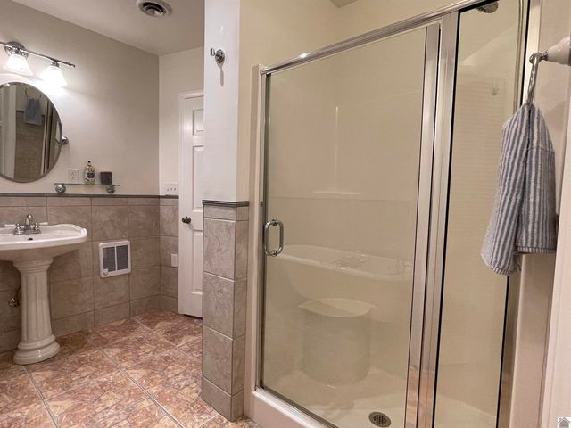 98 S Lakeshore Dr, Cadiz, KY 42211