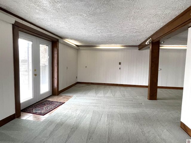 98 S Lakeshore Dr, Cadiz, KY 42211