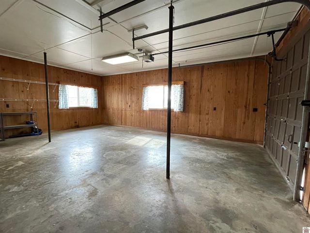 98 S Lakeshore Dr, Cadiz, KY 42211