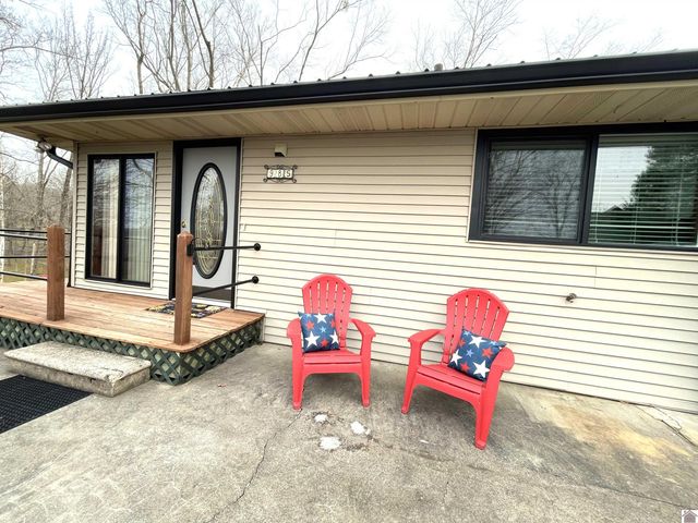 98 S Lakeshore Dr, Cadiz, KY 42211