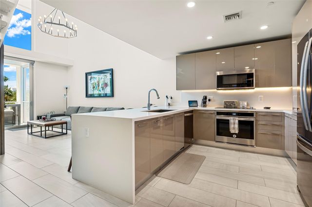 2000 METROPICA Way 216, Sunrise, FL 33323