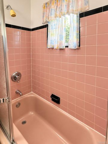3619 Laconia Avenue, Bronx, NY 10469